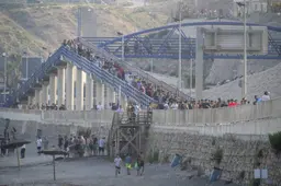 Grenzen compleet omvergekegeld: Duizenden gelukszoekers bestormen Spanje - Italië wil Spanje uit Schengen trappen!