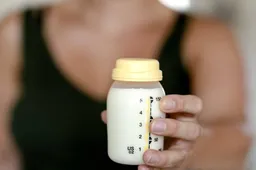 PFAS zit volgens RIVM in alle moedermelk