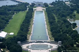 Ex-olympisch kanoër aangeklaagd voor vernieling Reflecting Pool