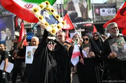 Begrafenisstoet Ali Khamenei van start gegaan in Teheran