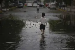 Tyfoon in China afgezwakt tot storm, zorgt voor overstromingen