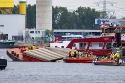 Opvarende van gezonken duwboot in Amsterdamse Coenhaven gevonden