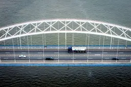 Vrachtwagenverbod Merwedebrug nog niet bij iedereen ingedaald