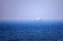 Brand op schip in Straat van Hormuz voor de kust van Oman