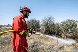 Bosbrand ten zuidwesten van Madrid bedreigt bewoonde plaatsen