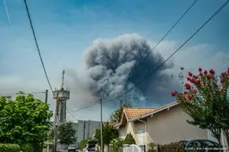 Grote evacuaties en crisisoverleg om branden in Frankrijk