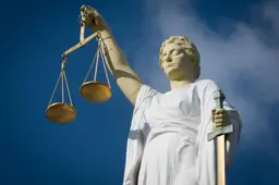 Man (74) vast om misbruik twee minderjarige meisjes