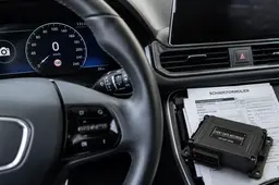 Nieuwe auto registreert wat je vlak vóór een botsing deed: mag je verzekeraar meekijken?