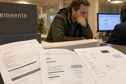 Overheid hangt burgers digitaal te kijk: gemeenten lekken zelfs BSN’s en gegevens van AZC-tegenstanders