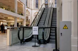 Groene afbraak compleet: Utrechtse bibliotheek zet roltrappen uit omdat het stroomnet de airco niet aankan