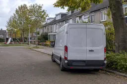 Lelijke schande: Pakketbezorger randt meisje van 9 aan en krijgt bijna géén celstraf!