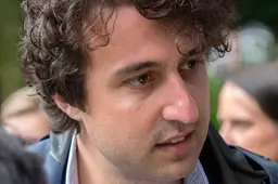 PRO NOG MAAR NET OPGERICHT EN NU AL VERDEELD OVER BRUSSEL
