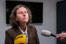 Ongekende klasse-justitie: Rechter spreekt nazi-brulster vrij die Marjolein Faber als Hitler afbeeldde