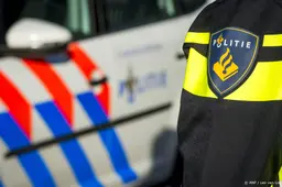 Twee Rotterdamse agenten gewond bij controle, man aangehouden