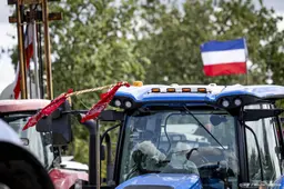 Tientallen tractoren rijden over A59 richting Den Bosch