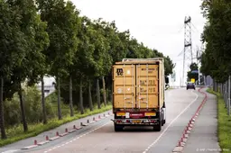 Twaalf inklimmers gevonden in laadruim vrachtwagen in Vlaardingen