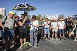 Luid applaus bij boerenprotest voor Brabantse pluimveehouders 