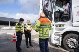 Ruim dertig boetes op eerste dag handhavingsactie Merwedebrug