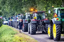 Honderden boeren beginnen met stikstofmars in Drenthe