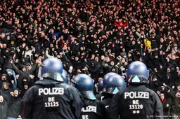 35 politiemensen gewond bij voetbalwedstrijd in Duitse Mannheim