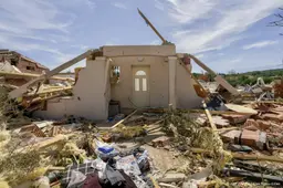 Mogelijk honderd woningen in Frankrijk onbewoonbaar door tornado