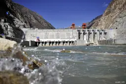 Dam in Tibet gebarsten, oproep om veiligheid op te zoeken