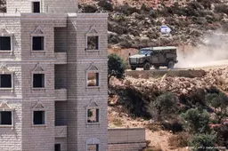 Kolonisten vallen Palestijns dorp aan, Israëlisch leger grijpt in