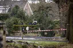 Hof toont heftige beelden bij begin proces moorden Weiteveen