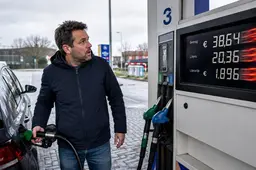 Inflatie stijgt weer naar 3,1 procent - De Nederlander betaalt opnieuw de rekening aan de pomp!