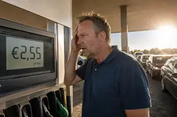 Tanken wordt nóg onbetaalbaarder: €2,55 per liter door doorgedraaide milieutaksen en Midden-Oosten-oorlog!