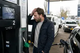 Automobilist wordt verder uitgeknepen: brandstof in één jaar tijd 22 procent duurder!