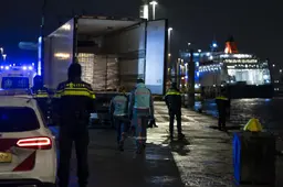 Twaalf migranten verstopt in vrachtwagen: Turkse chauffeur opgepakt voor mensensmokkel