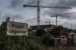Bouwers en corporaties luiden de noodklok: Haagse verstikkingstaks en regeldruk slopen woningmarkt