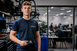 Diploma-obsessie sloopt Nederland: Instroom praktisch vmbo keldert met 20 procent terwijl bedrijven smeken om vakmensen