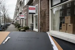 Woningmarkt compleet gesloopt door Hugo de Jonge: Verkoopgolf huurwoningen escaleert naar zwartste rampscenario