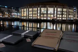 Stalinistische praktijken in Amsterdam: Politie valt binnen bij onderzoeker na vernietigend rapport over Halsema’s ambtenaren