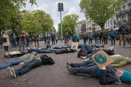 Extinction Rebellion maakt van ons luchtalarm klimaattheater: Activisten gaan in vier steden 'voor dood' liggen!