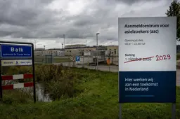 Den Haag lapt afspraken aan de laars: 'Tijdelijk' azc in Friese Balk blijft doodleuk dertien jaar open