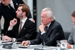 FVD dendert door naar historische peilingrecords: nestor Ralf Dekker vervangt zwangere Lidewij de Vos