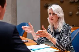 Stemgedrag Mona Keijzer genadeloos gefileerd door Pepijn van Houwelingen: 'Project 2029' stemt gewoon mee met het partijkartel