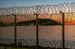 Ceuta staat op ontploffen na massale grensoversteek: Tenten in brand, politie belaagd en bewoners eisen hun stad terug