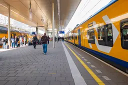 Steekpartij tijdens TikTok-livestream: Vier mannen gewond na compleet ontspoorde ruzie in Amsterdam
