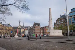 Op heterdaad betrapt: verdachte blijft vastzitten na bekladding Nationaal Monument
