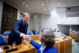 Van Weel geeft toe dat hij de Kamer op het verkeerde been zette, maar alleen FVD steunt de motie van wantrouwen: JA21 zat 'echt op het randje'