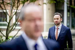 Erkens gaat onderhandelen met buurlanden over aantallen wolven