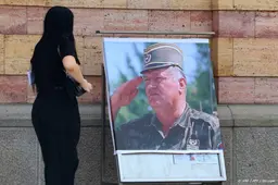 Duizenden Bosnische Serviërs brengen eerbetoon aan Mladić