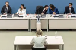 Er was geen alternatief voor avondklok, blikt Ollongren terug