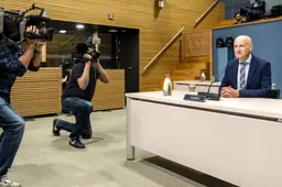 Zorg in coronapandemie niet in 'code zwart' beland, zegt Kuipers