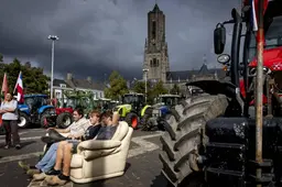 Boeren verlaten Arnhem na speeches, gesprek met Statenleden