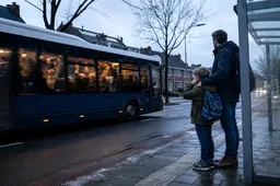 Gemeente Rijswijk schrapt leerlingenvervoer voor autistische kinderen: Ouders krijgen ijskoud te horen dat kind de gewone bus moet pakken